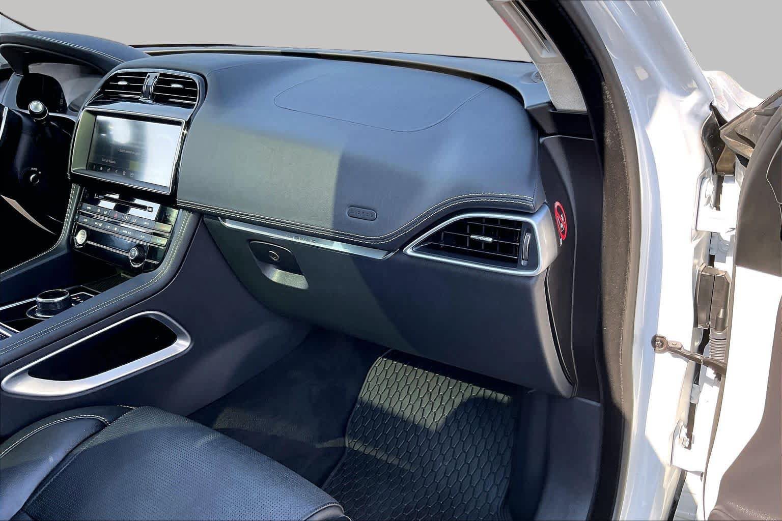 Used 2019 Jaguar F-PACE R-Sport AWD/4WD image 17