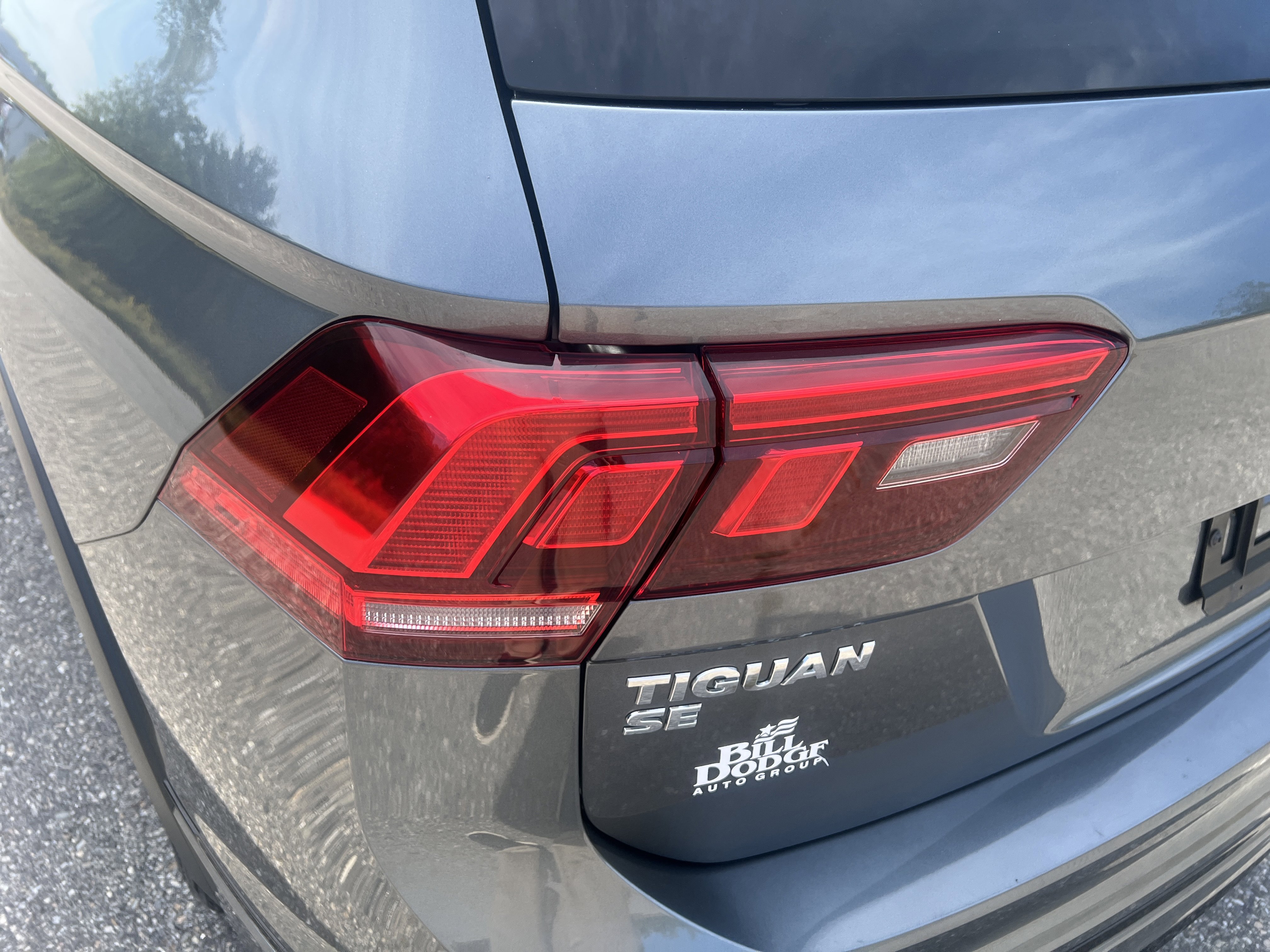 Used 2021 Volkswagen Tiguan SE R-Line image 11