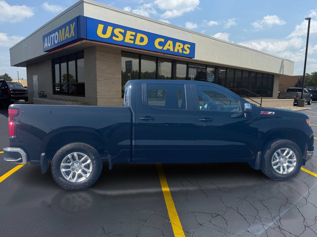 Used 2023 Chevrolet Silverado 1500 LT AWD/4WD image 2