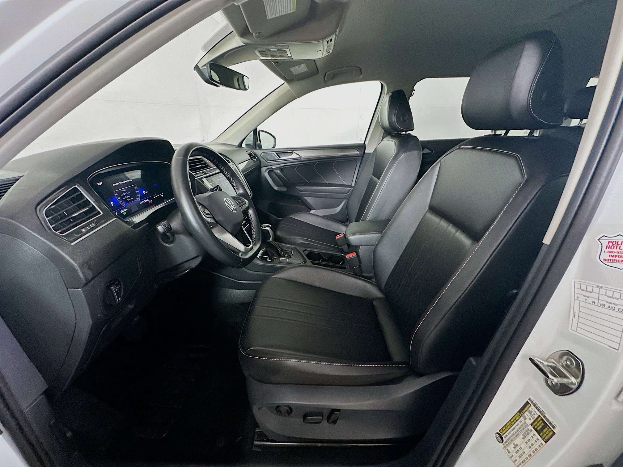 Used 2024 Volkswagen Tiguan SE image 13