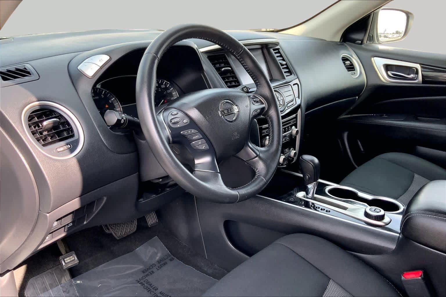 Used 2019 Nissan Pathfinder SV AWD/4WD image 17