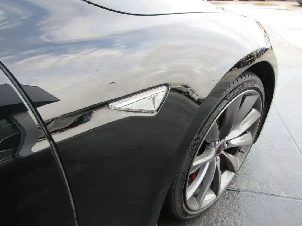 Used 2015 Tesla Model S 85D image 38