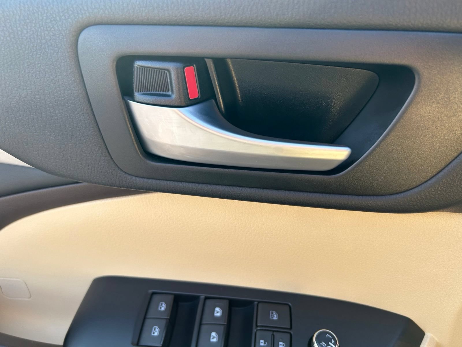 Used 2018 Toyota Highlander XLE AWD/4WD image 13