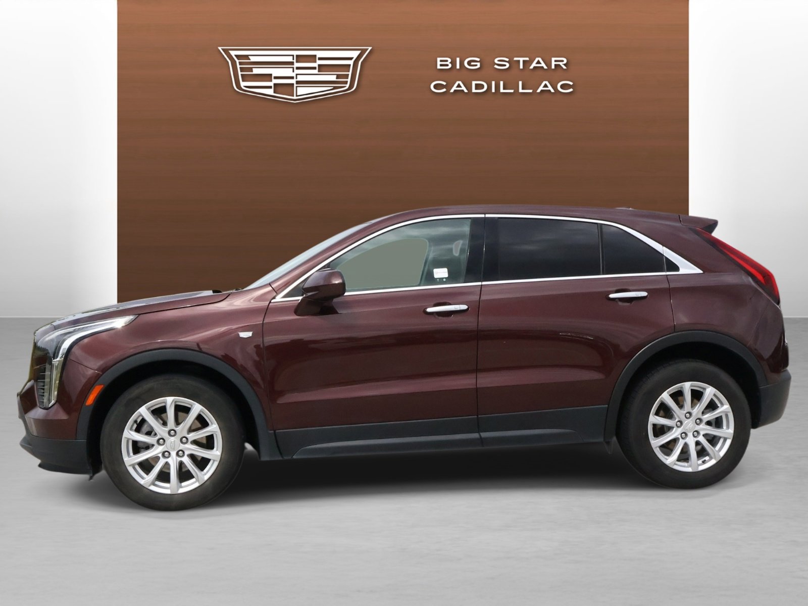 Used 2022 Cadillac XT4 Luxury FWD image 2