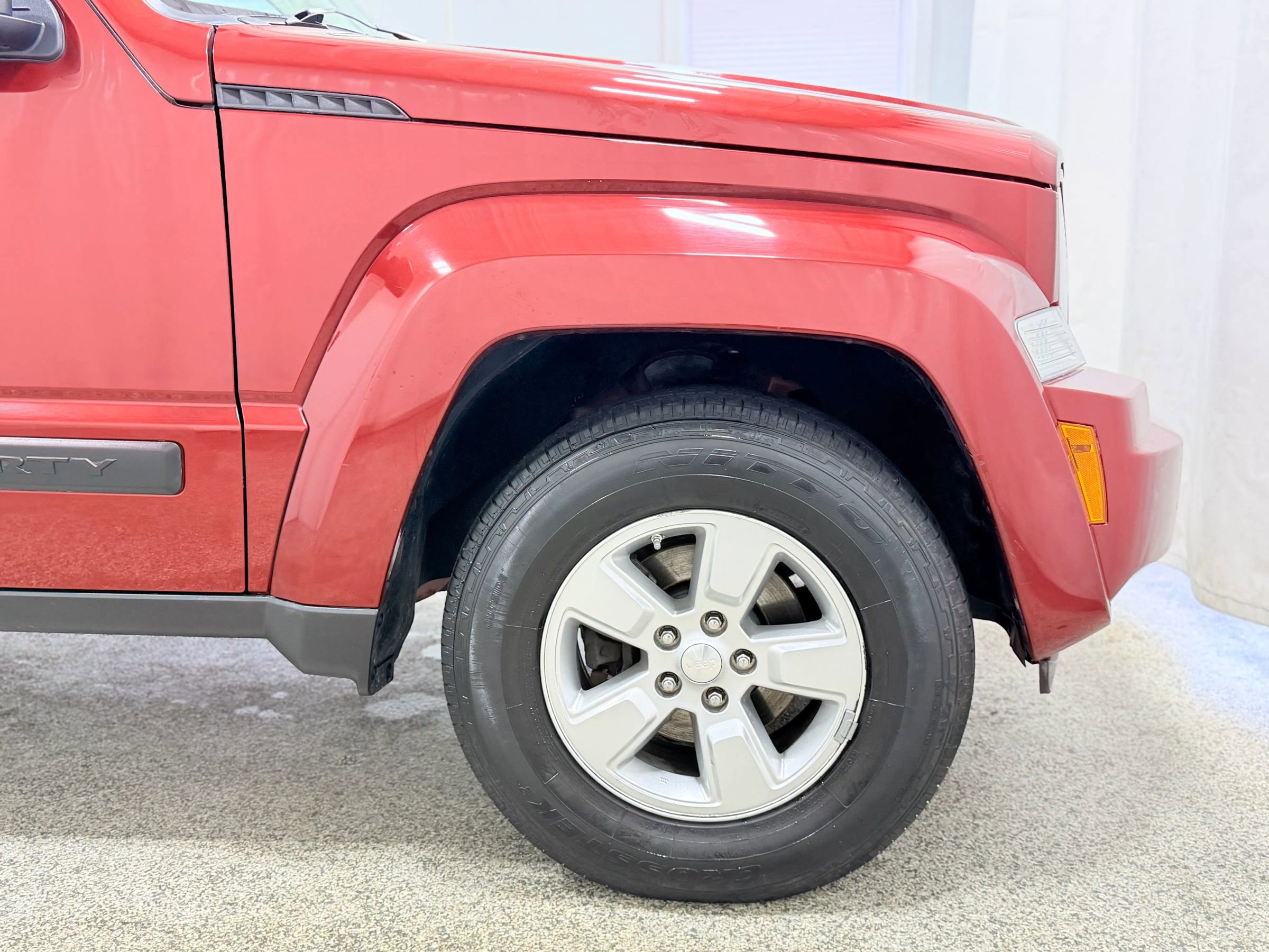 Used 2009 Jeep Liberty Sport w/ Popular Equipment Group AWD/4WD image 38
