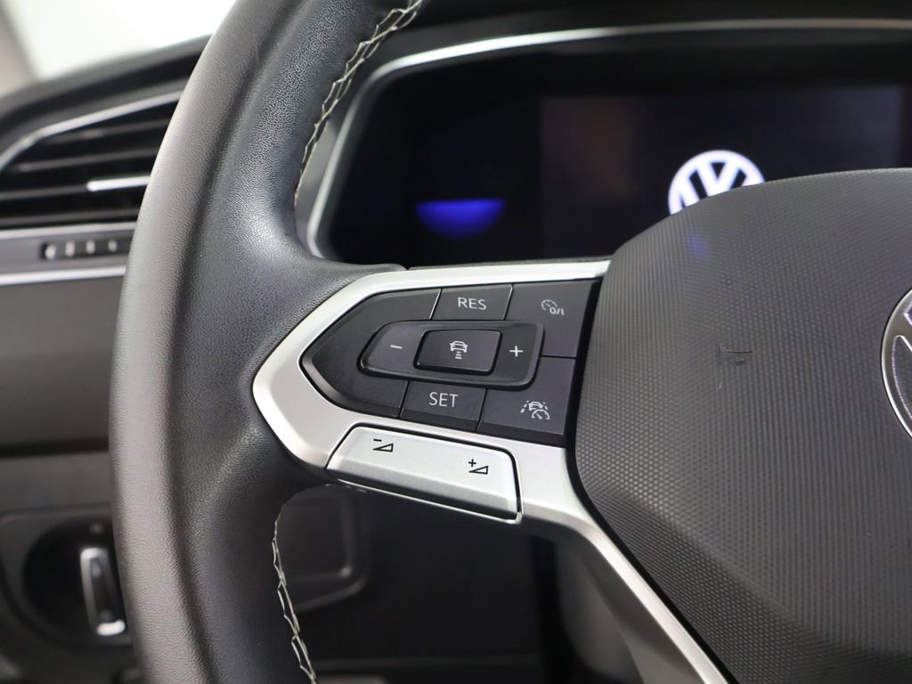 Used 2023 Volkswagen Tiguan SE image 43