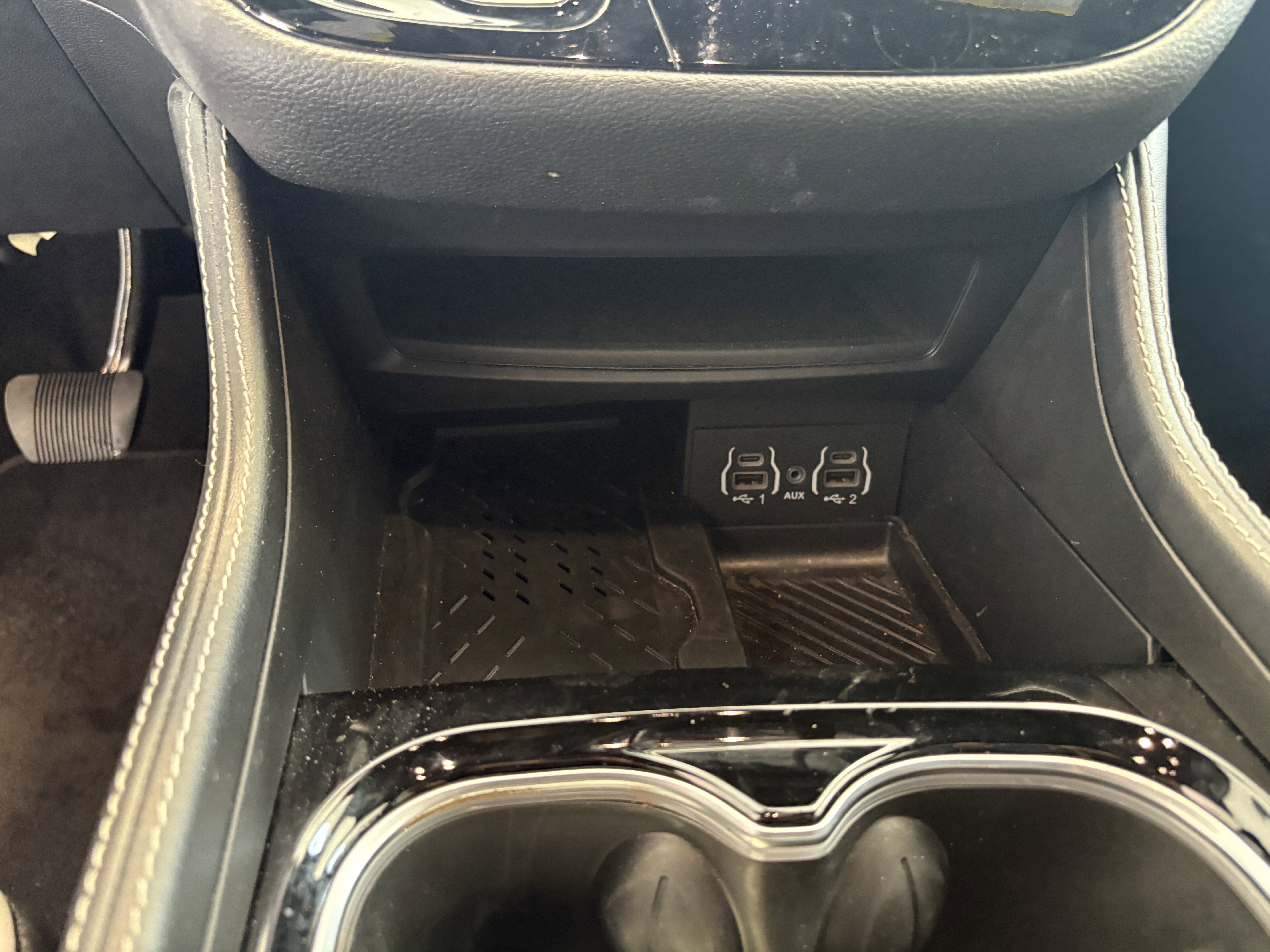 Used 2025 Chrysler Pacifica Limited image 16