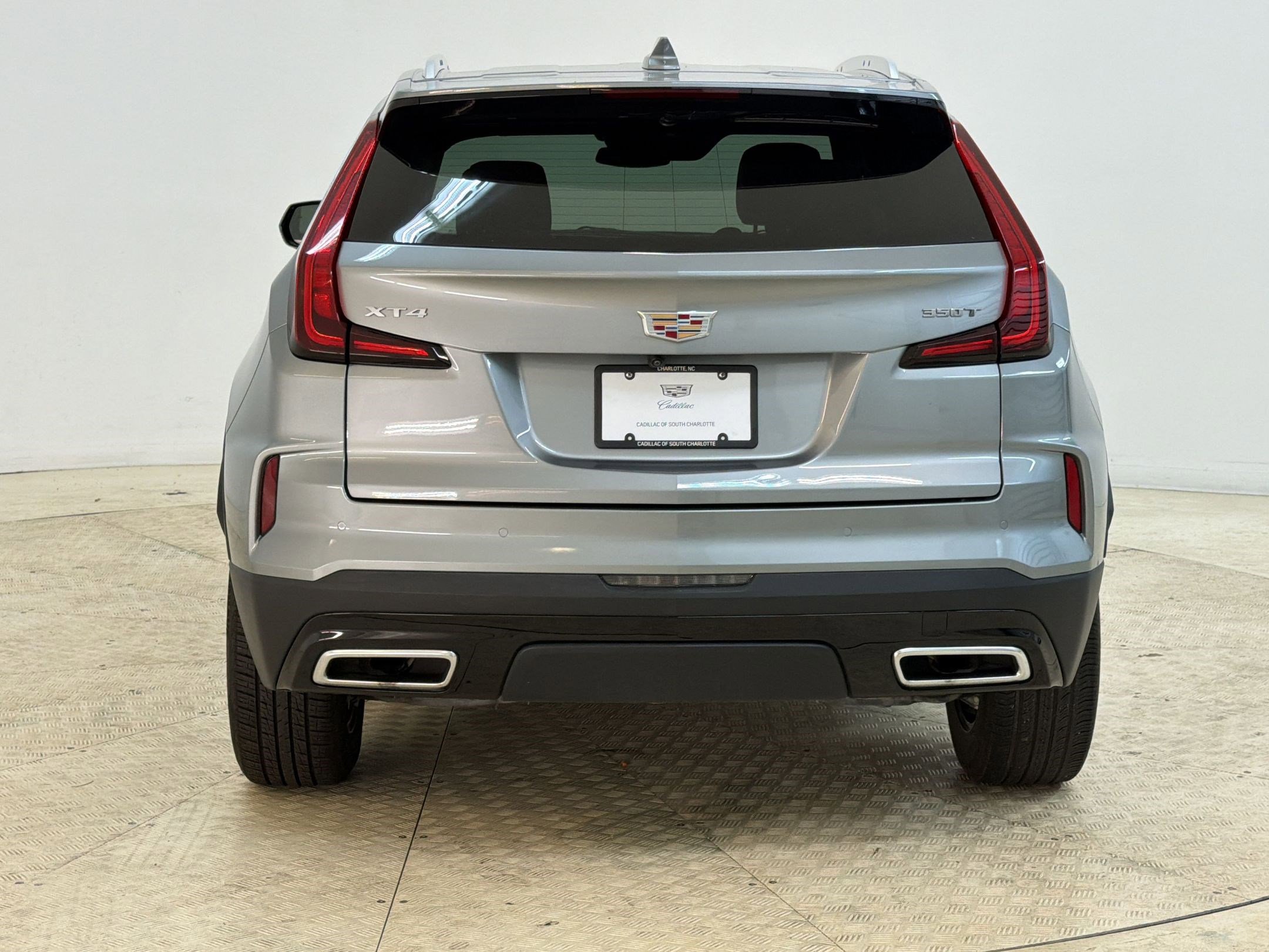 Used 2025 Cadillac XT4 Premium Luxury FWD image 10
