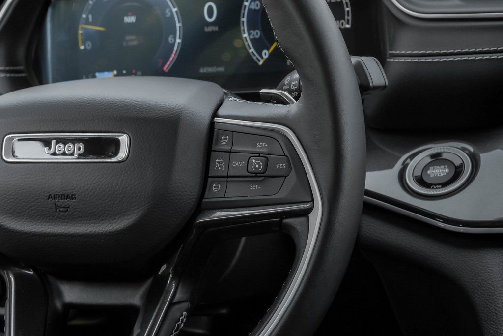 Used 2022 Jeep Grand Cherokee Laredo w/ Luxury Tech Group I image 23