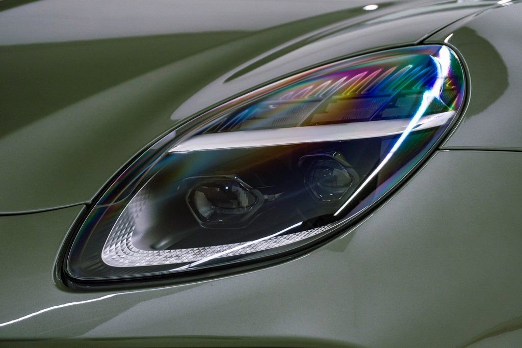Used 2026 Aston Martin V8 Vantage Roadster image 6