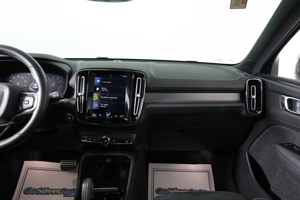 Used 2022 Volvo XC40 T5 R-Design image 30