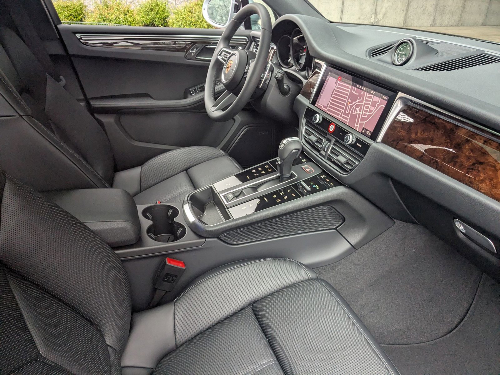 Used 2025 Porsche Macan image 27