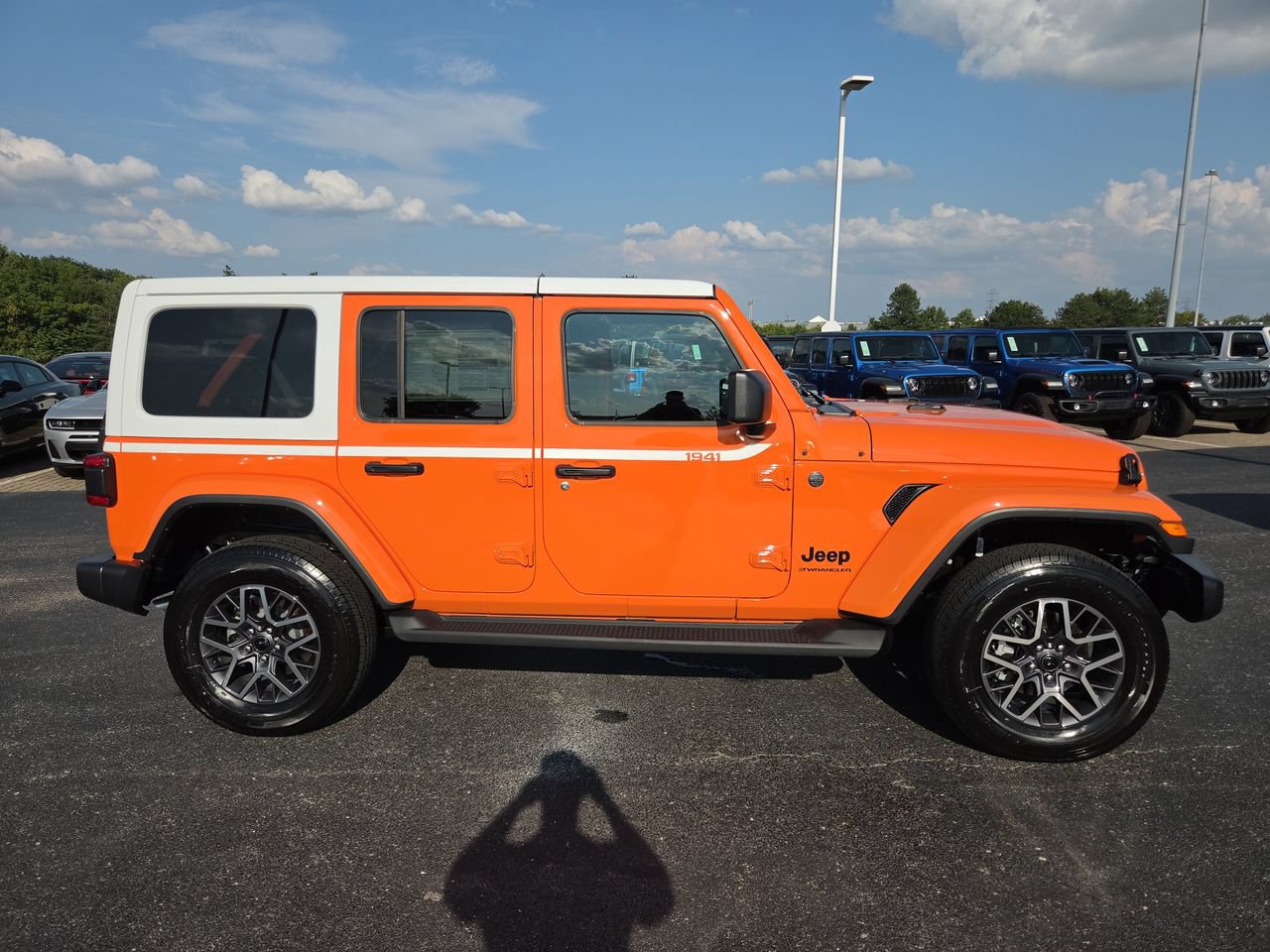 New 2026 Jeep Wrangler Unlimited Sahara w/ Whitecap Package AWD/4WD image 29