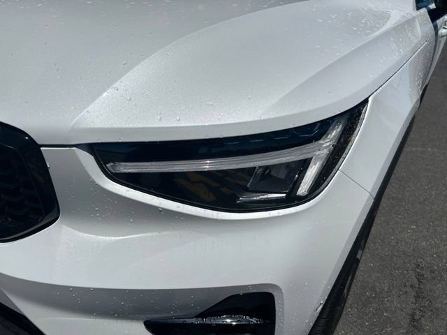 Certified 2025 Volvo XC40 B5 Plus AWD/4WD image 8