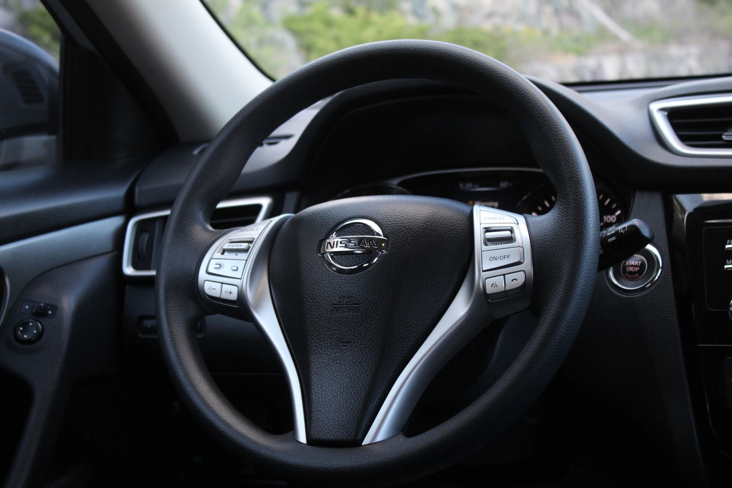 Used 2015 Nissan Rogue SV AWD/4WD image 20