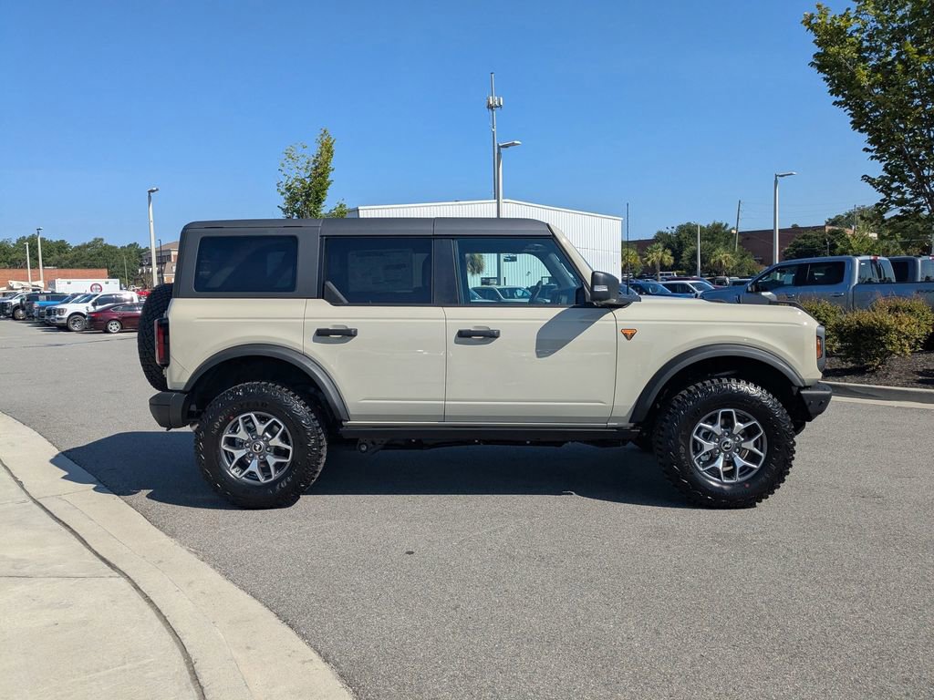New 2025 Ford Bronco Badlands image 3