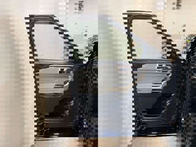 Certified 2022 Ford Explorer XLT w/ Equipment Group 202A image 16