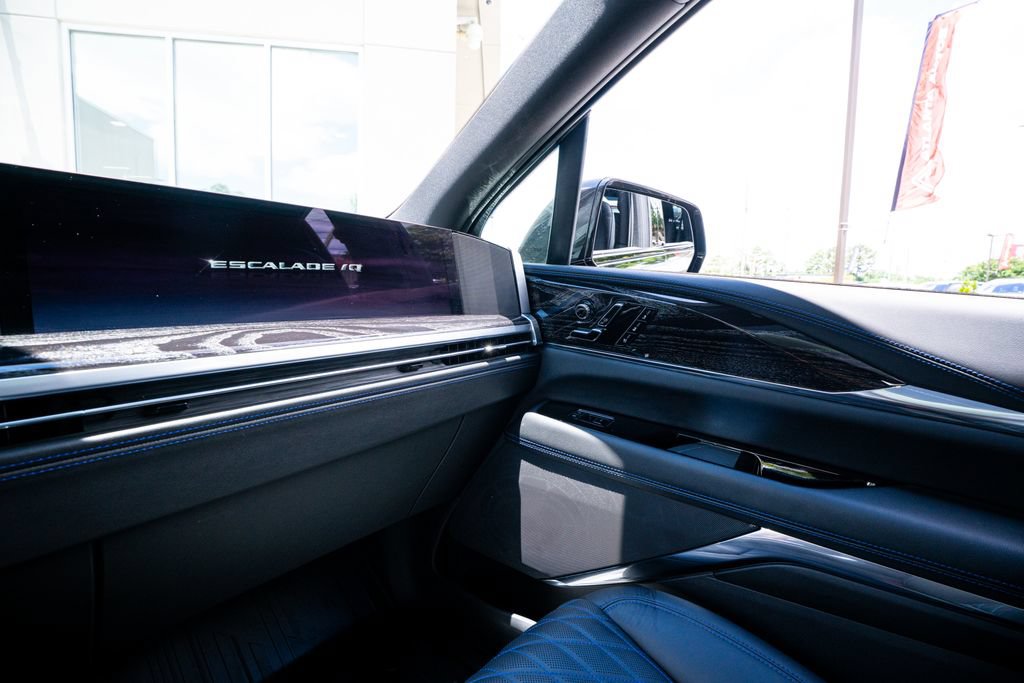 Used 2026 Cadillac Escalade IQ Sport 1 w/ LPO, Floor Liner Package AWD/4WD image 43