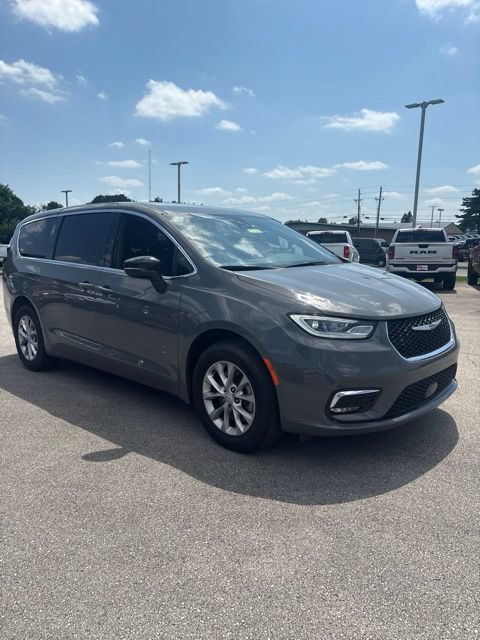 Used 2025 Chrysler Pacifica Select AWD/4WD image 9