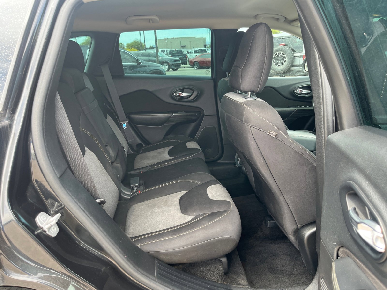 Used 2015 Jeep Cherokee Sport image 18