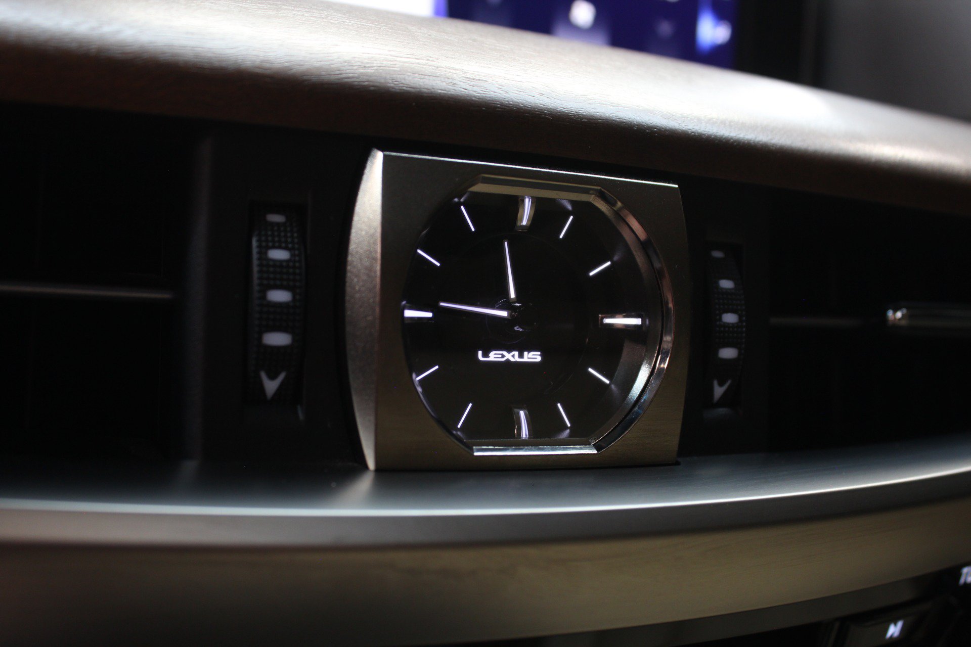 Used 2021 Lexus LX 570 4WD w/ Luxury Package image 62