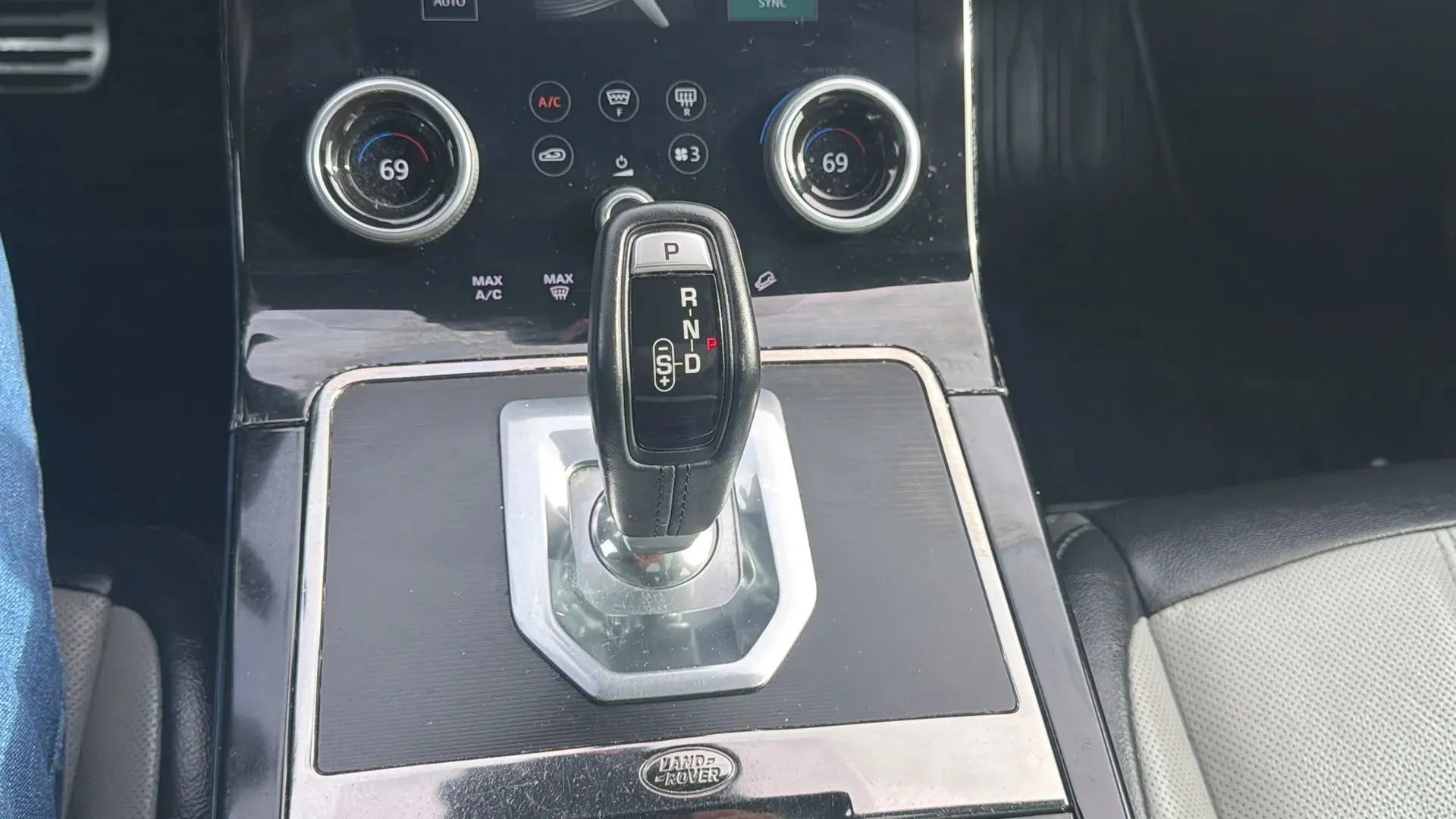 Used 2020 Land Rover Range Rover Evoque R-Dynamic S image 35