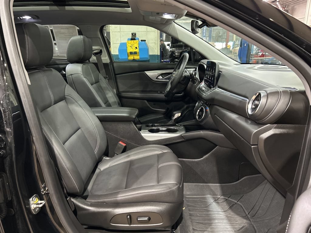 Used 2023 Chevrolet Blazer LT w/ Midnight/Sport Edition FWD image 39