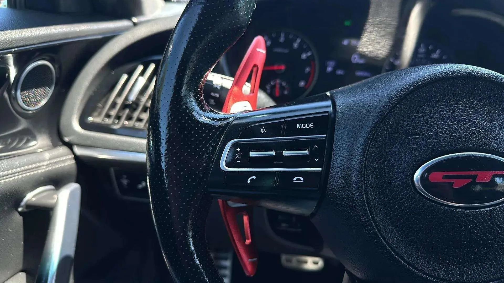 Used 2020 Kia Stinger GT-Line image 32