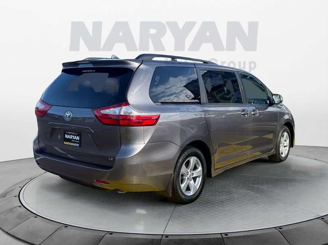 Used 2019 Toyota Sienna LE w/ Carpet Mat Package image 8