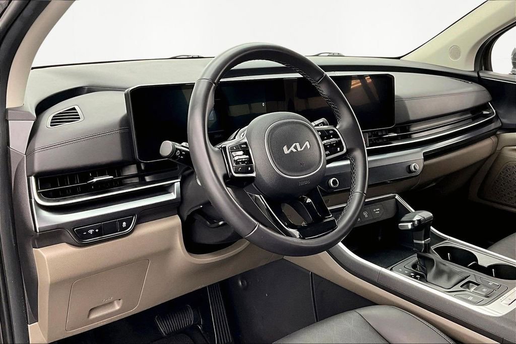 Used 2025 Kia Carnival image 14