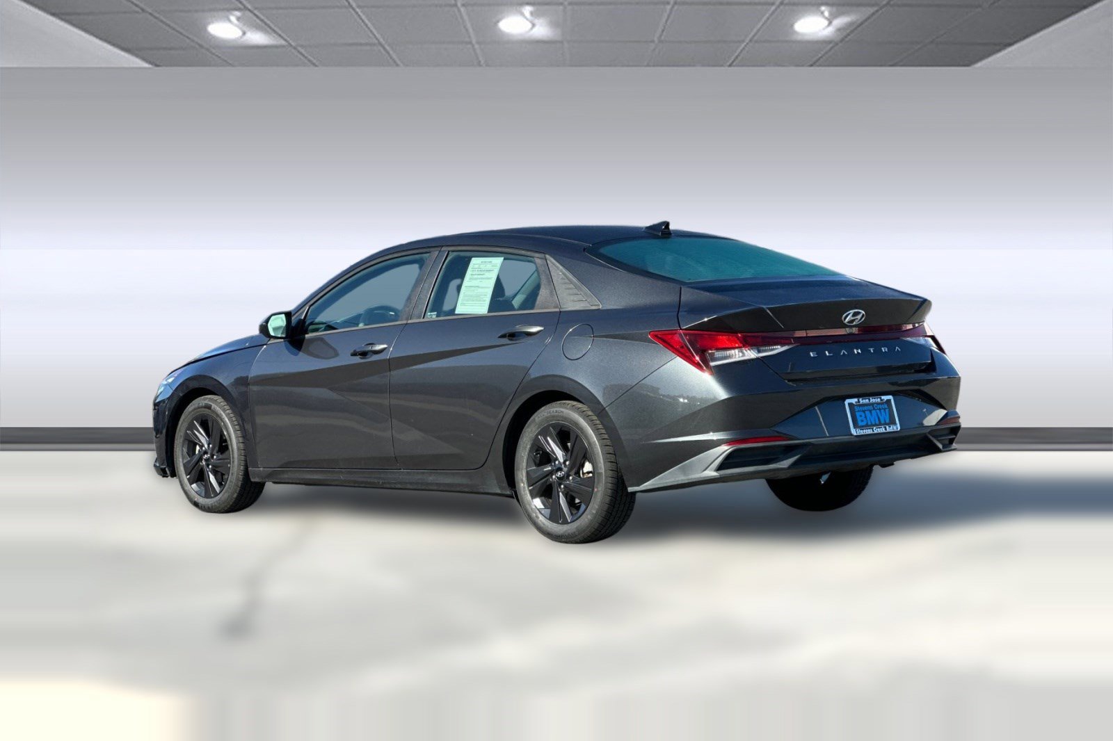 Used 2021 Hyundai Elantra SEL FWD image 3