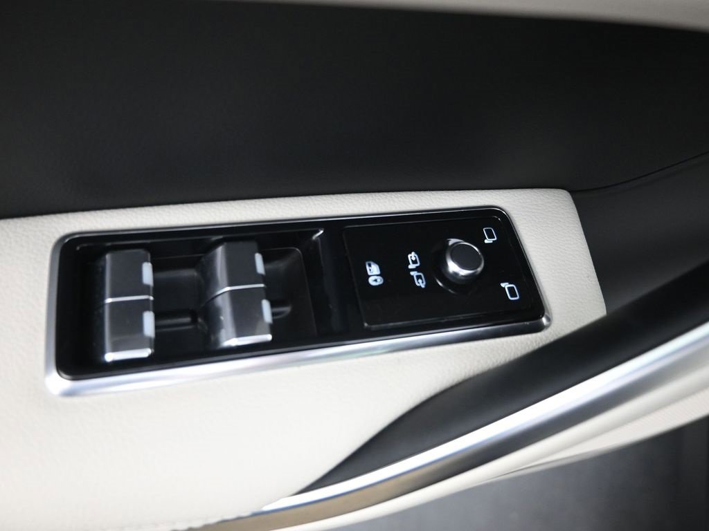 Used 2025 Jaguar F-PACE R-Dynamic S image 20