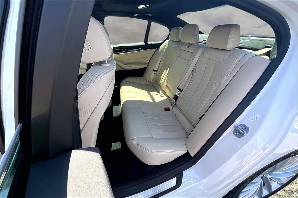 Used 2021 BMW 530e w/ Convenience Package image 22