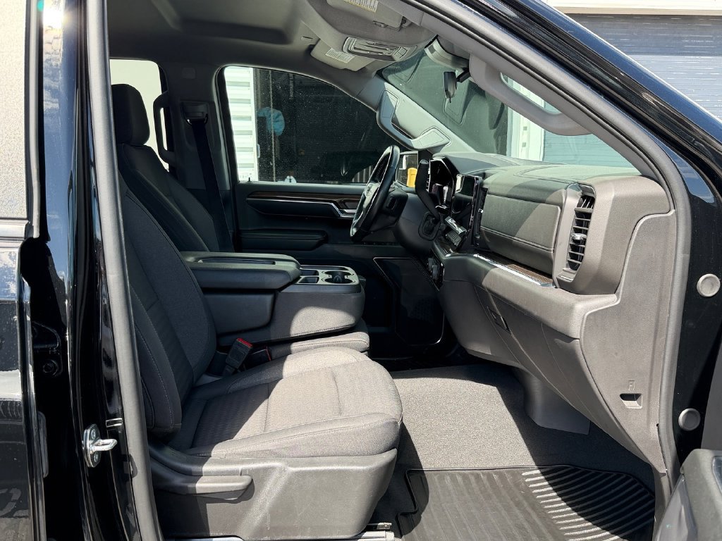 Used 2024 Chevrolet Silverado 1500 LT RWD image 18