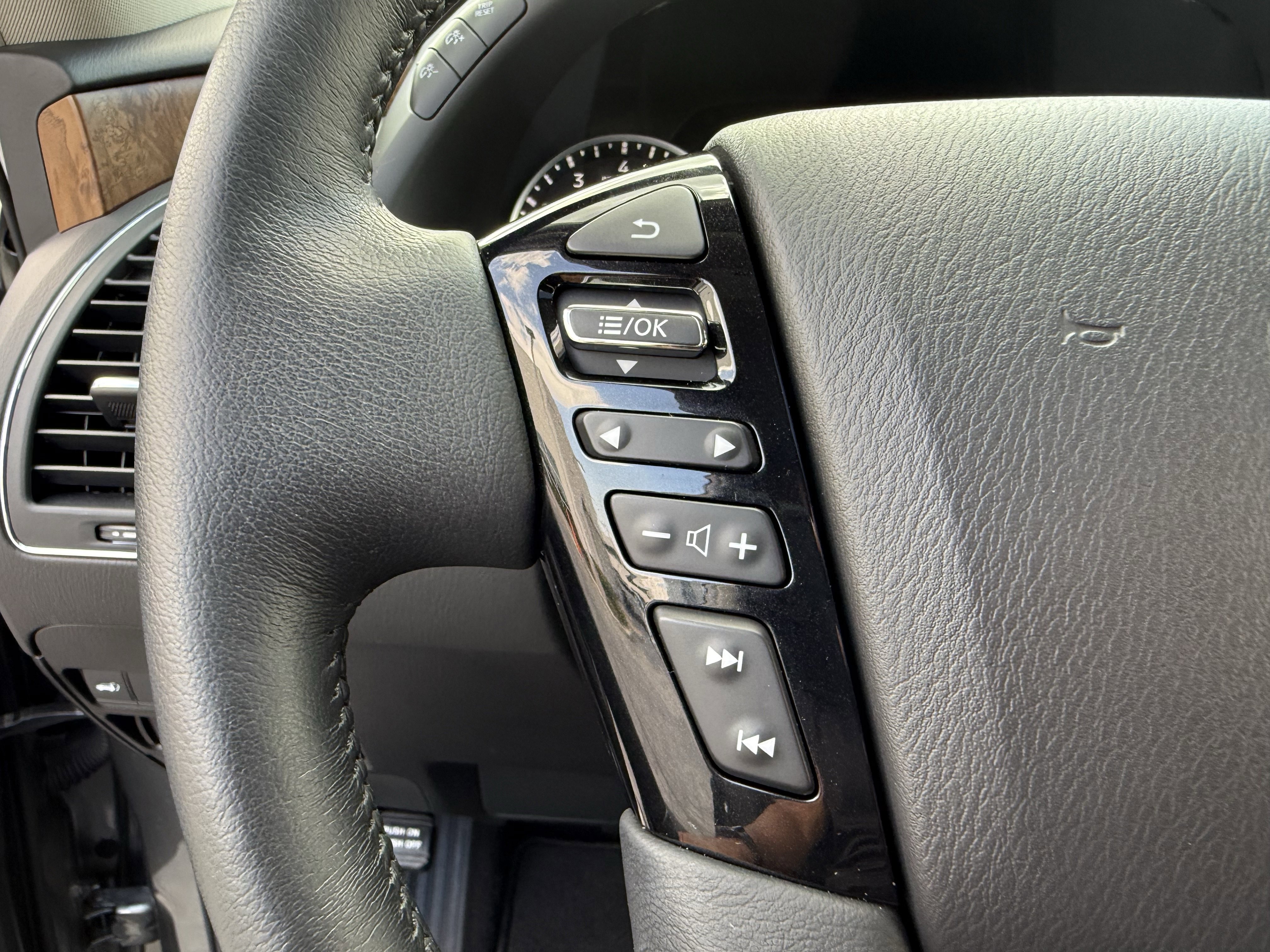 Used 2024 Nissan Armada SL w/ Cargo Package image 20