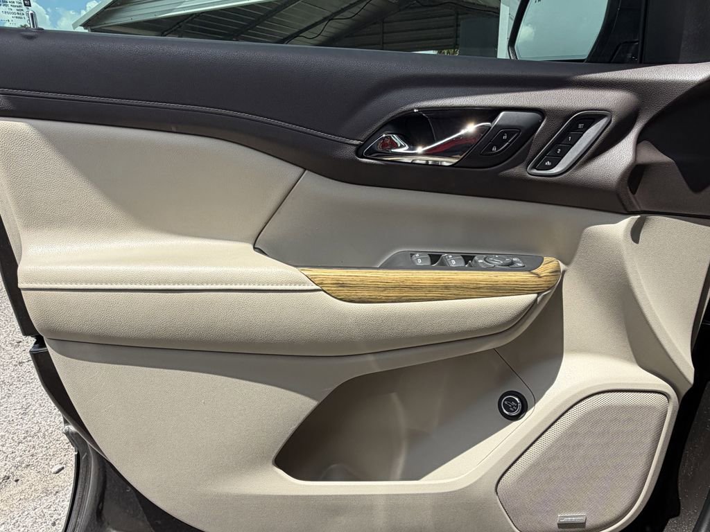 Used 2019 GMC Acadia Denali w/ Technology Package FWD image 23