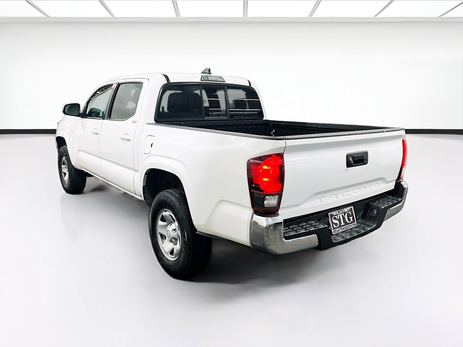 Used 2023 Toyota Tacoma SR5 RWD image 6