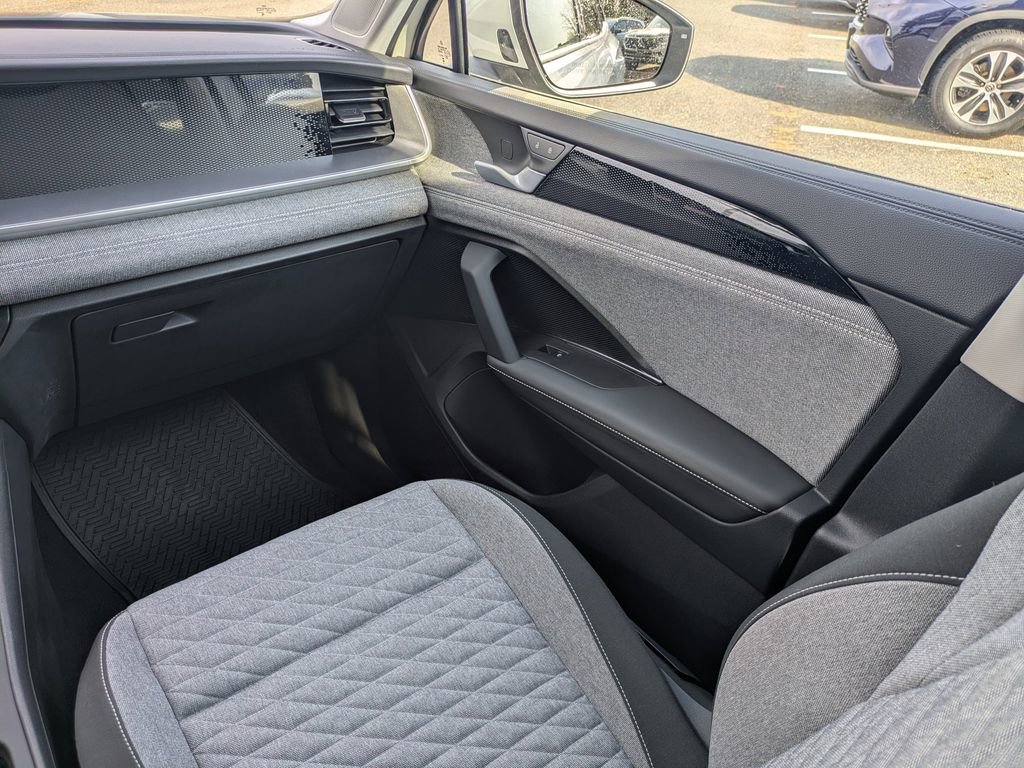Certified 2025 Volkswagen Tiguan S image 17