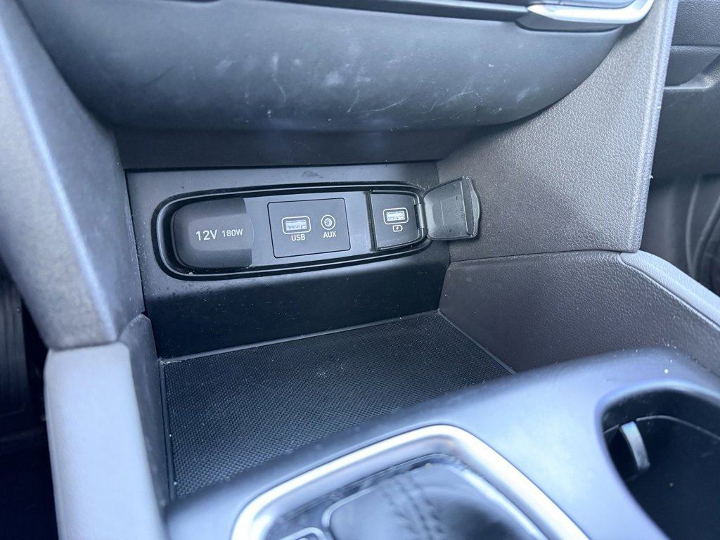 Used 2020 Hyundai Santa Fe SE w/ Cargo Package image 18