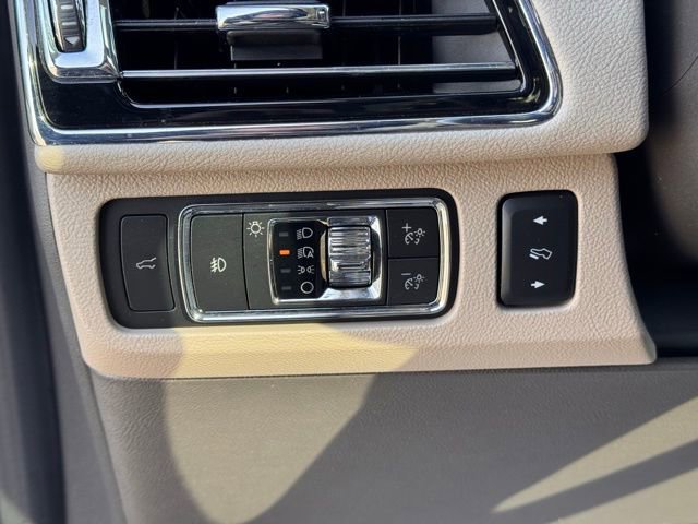 Used 2022 Lincoln Navigator L Reserve AWD/4WD image 16