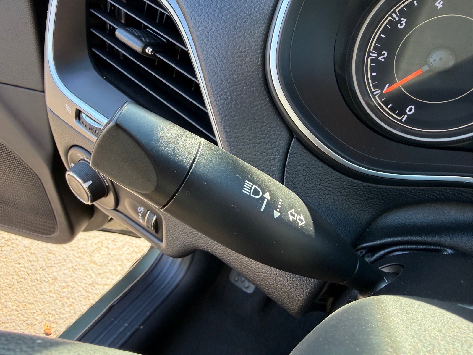 Used 2020 Jeep Cherokee Latitude image 28