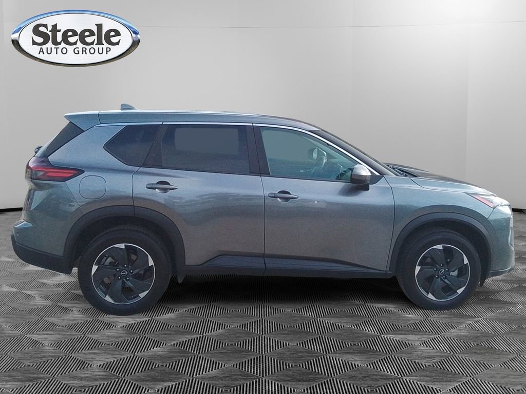 Used 2024 Nissan Rogue SV image 6