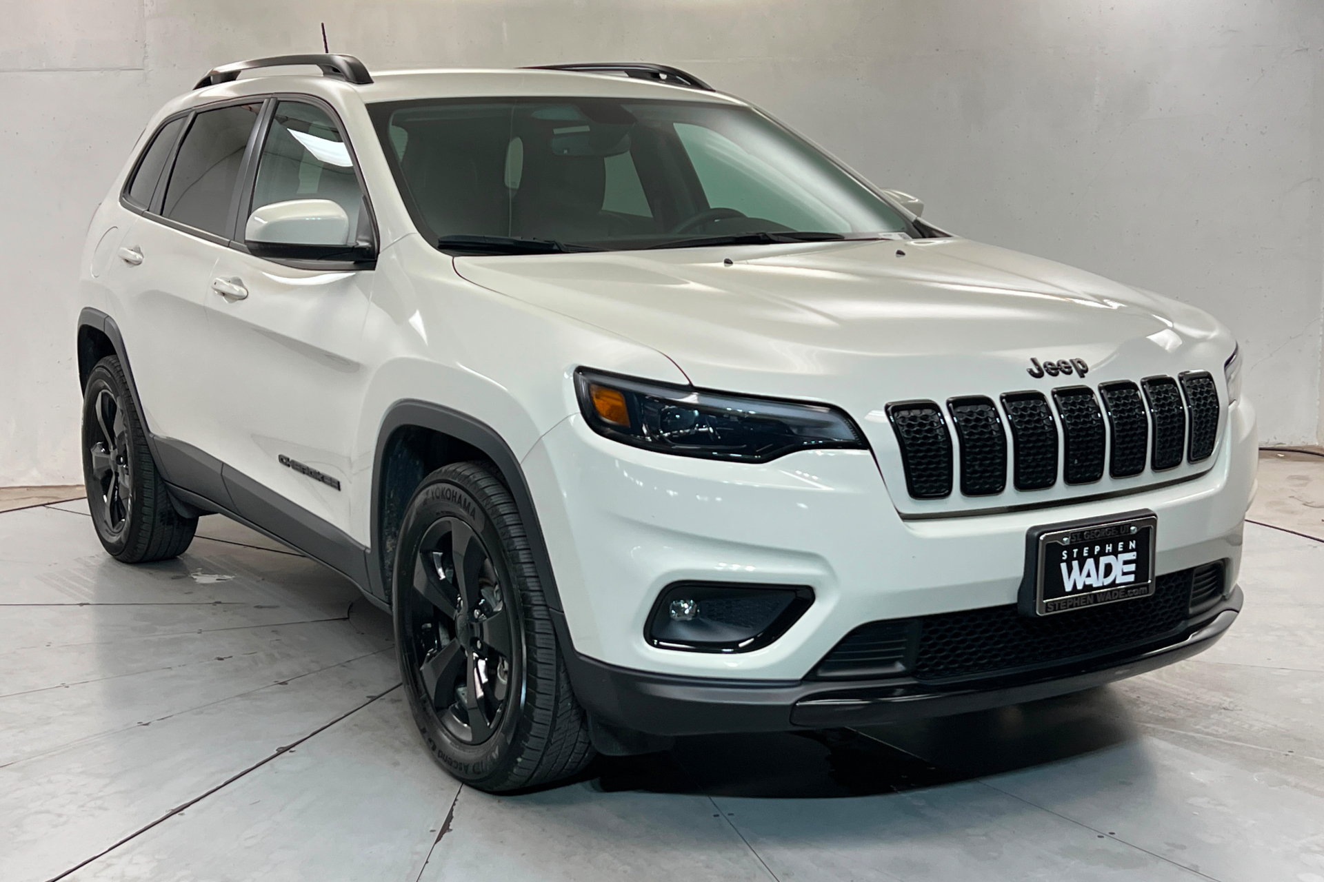 Used 2019 Jeep Cherokee Latitude Plus AWD/4WD image 7