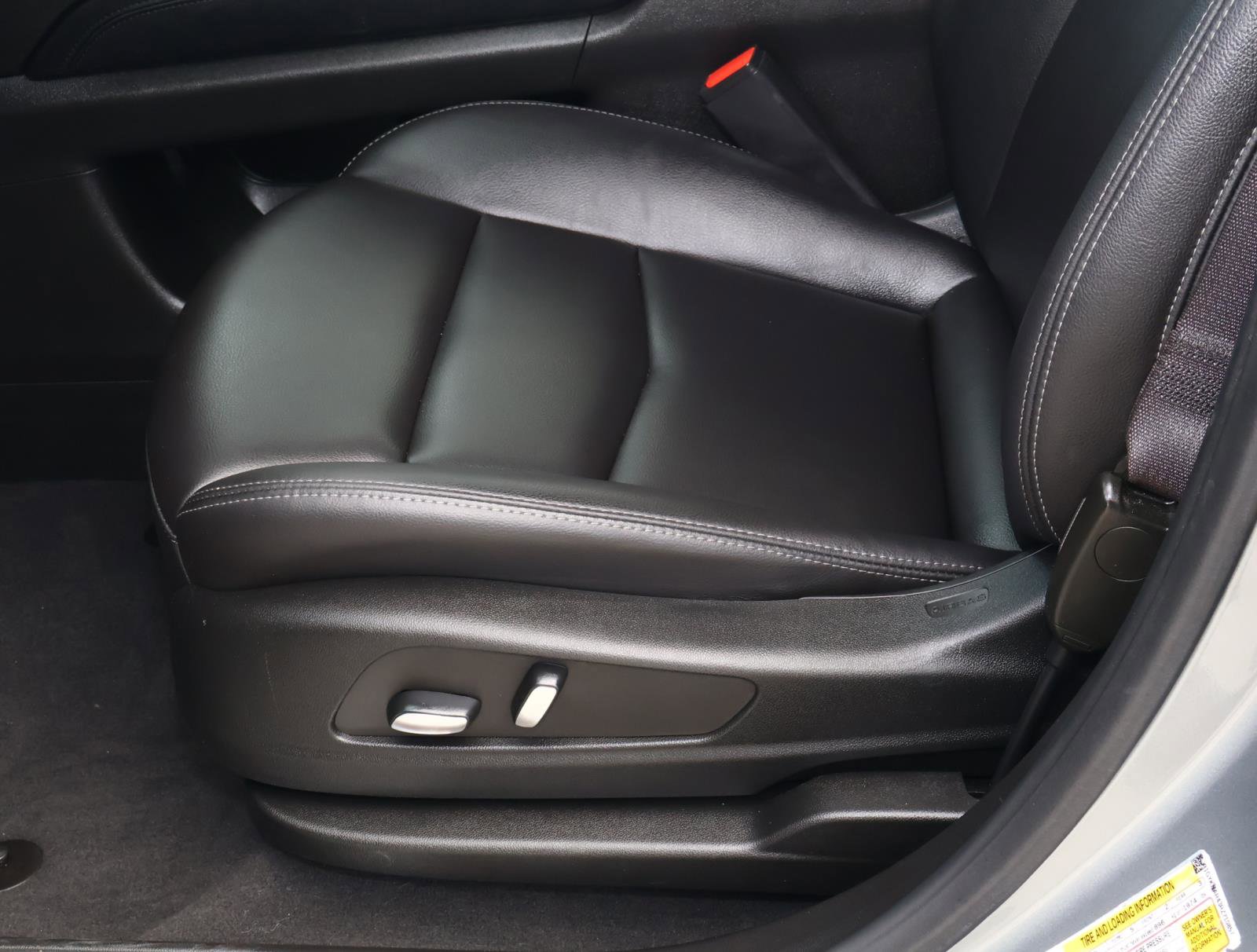 Used 2024 Cadillac XT5 Luxury w/ LPO, Floor Liner Package FWD image 12