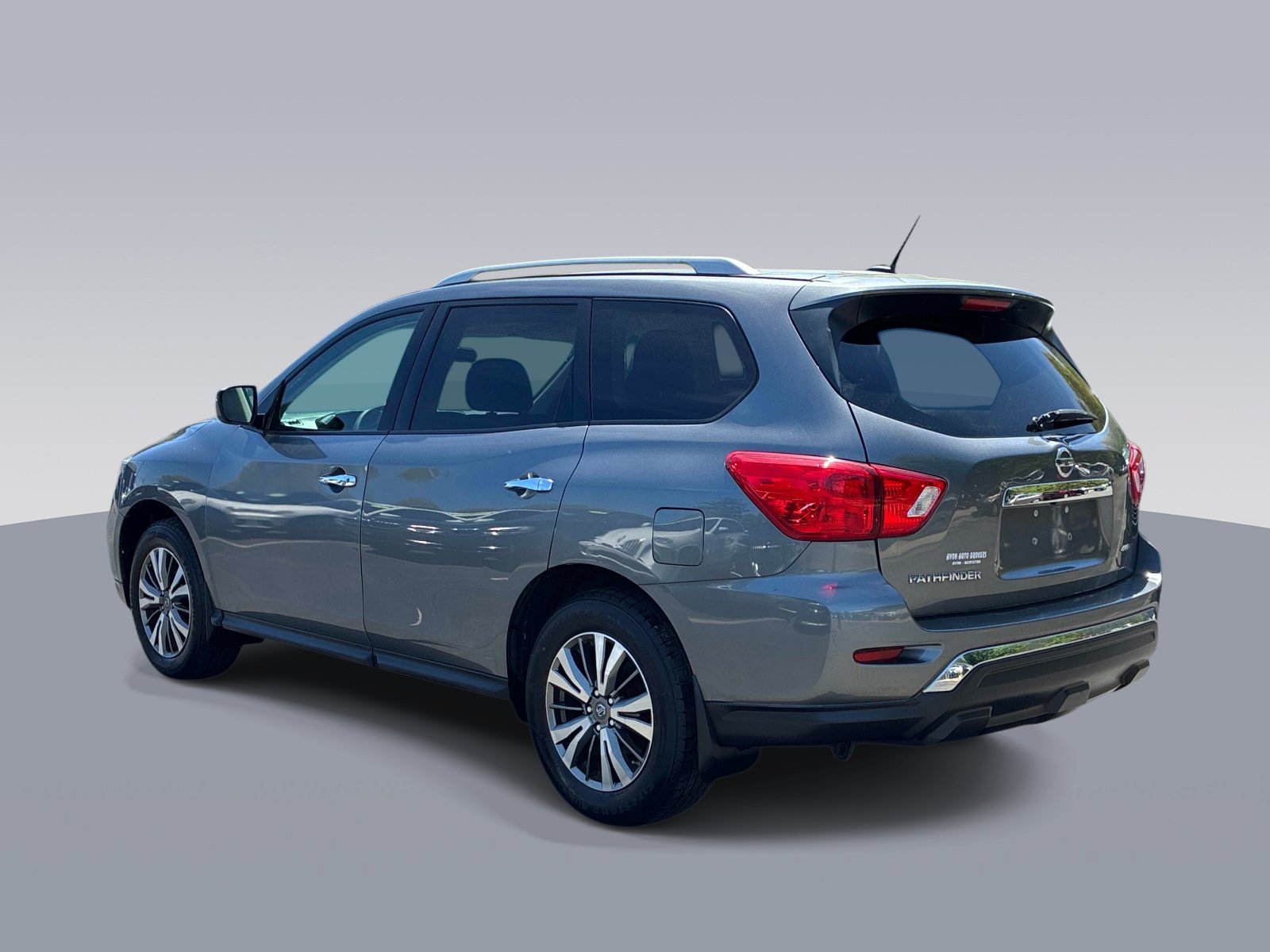 Used 2018 Nissan Pathfinder S AWD/4WD image 4