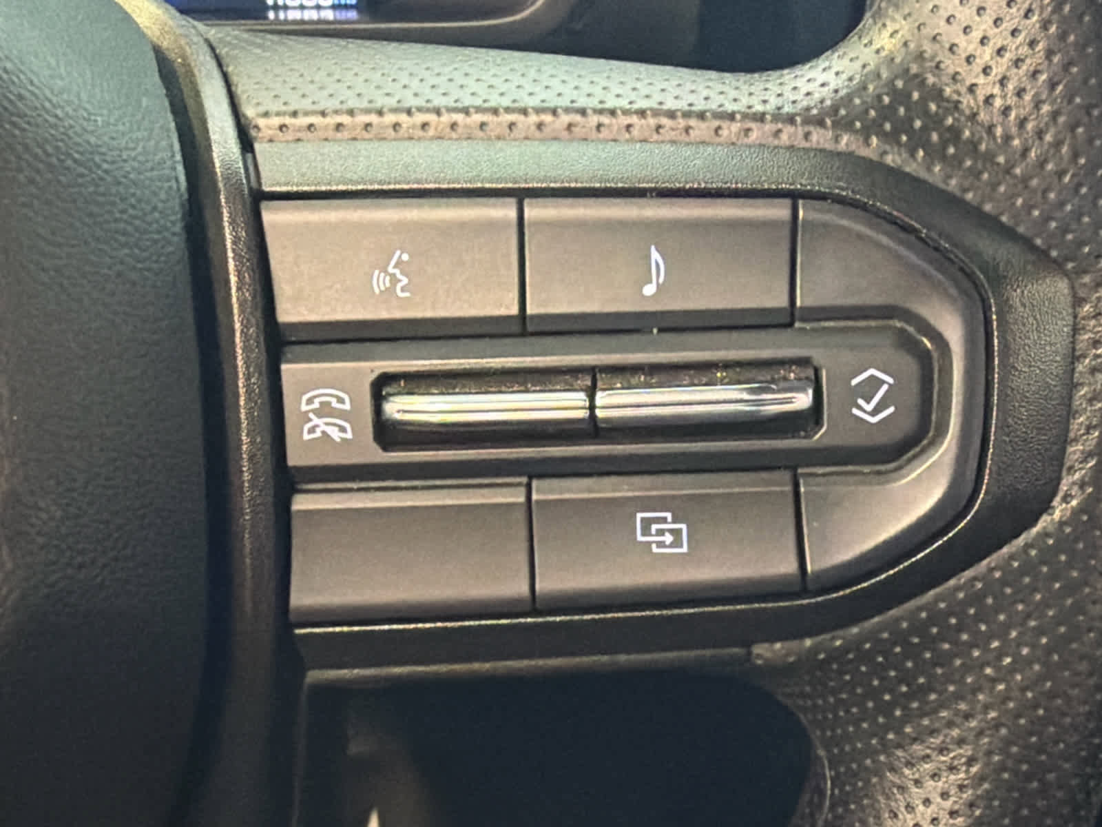 Used 2024 Chevrolet Colorado W/T image 36