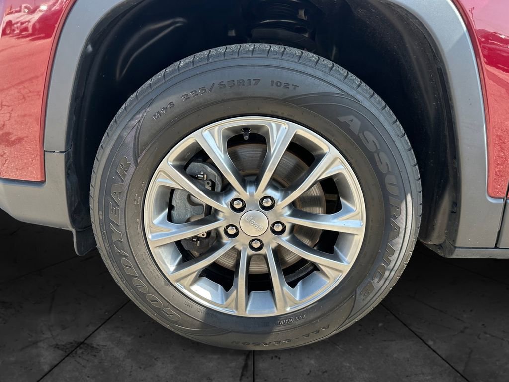 Used 2019 Jeep Cherokee Latitude Plus w/ Cold Weather Group image 14