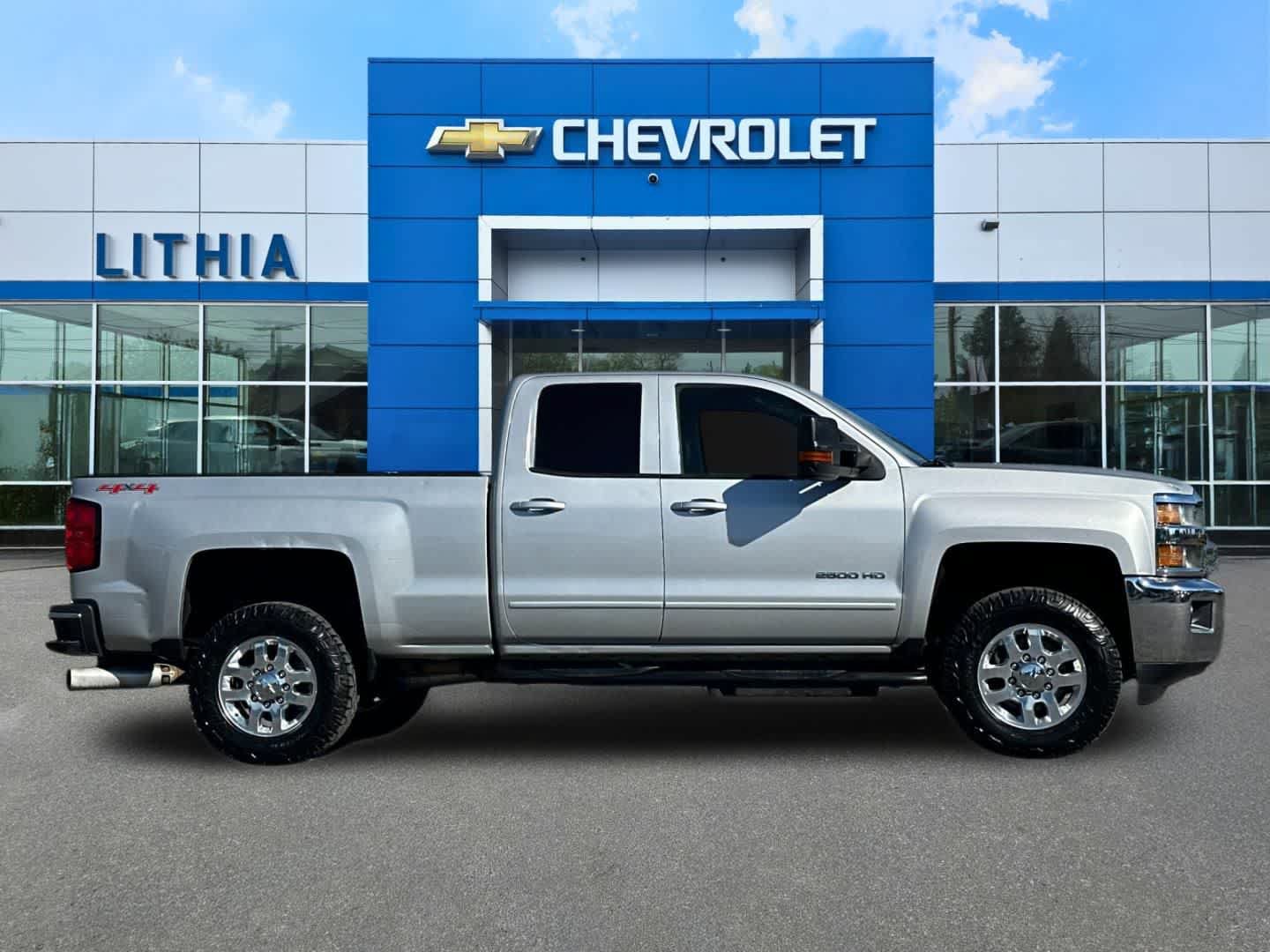 Used 2015 Chevrolet Silverado 2500 LT w/ LT Convenience Package AWD/4WD image 8