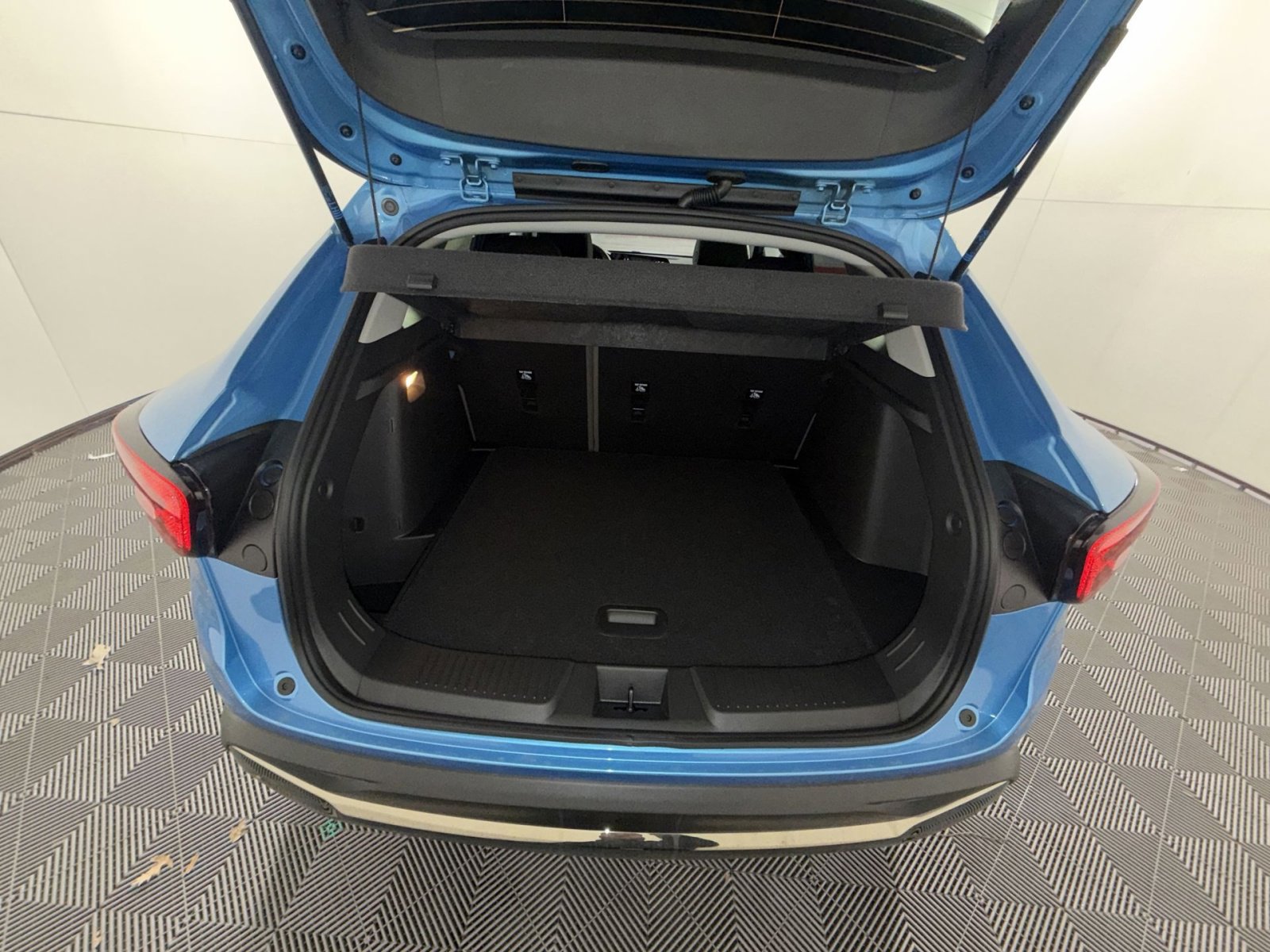 New 2026 Chevrolet Trax ACTIV w/ Sunroof Package image 26