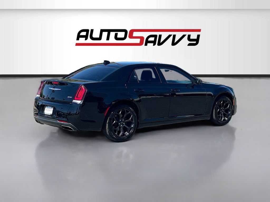 Used 2020 Chrysler 300 Touring w/ Sport Appearance Package RWD image 7